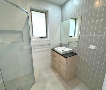 Stylish Home, Prime Spot! - Photo 6