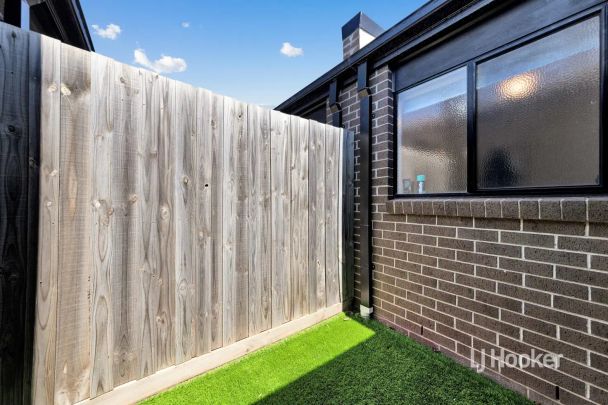 “Effortless Living in a Peaceful Tarneit Pocket! APPLICATIONS” - Photo 1