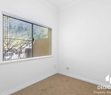 Beautifully Located 3x2 Townhouse! - Photo 5