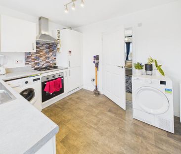 2 bedroom semi-detached house to rent - Photo 2