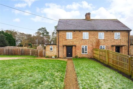 Newly decorated three-bedroom cottage in Elsfield - Photo 4