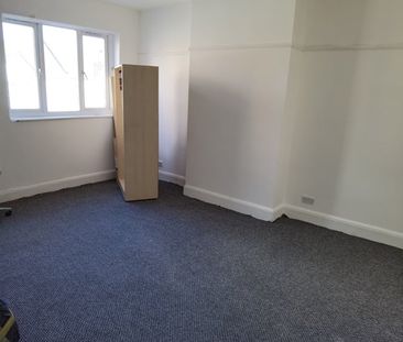 3 Bed Flat, Station Road, HA1 - Photo 6