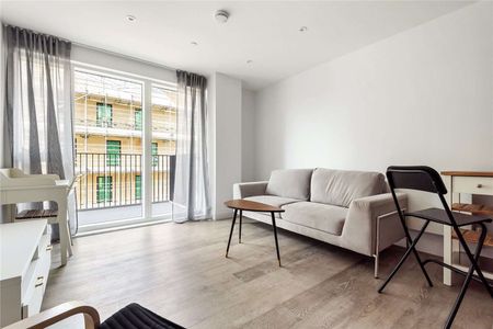 An upper floor apartment with balcony and waterfront views, in the newly completed Huntley Wharf development by Berkeley Homes. - Photo 3