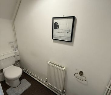 Room in a Shared House, Nesbitt Road, BN2 - Photo 6