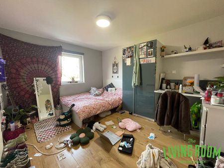 5 bedroom flat to rent - Photo 4