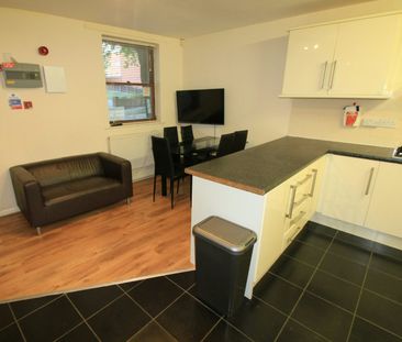 Terraced House to rent on - Photo 3