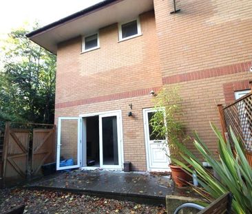 3 bedroom end of terrace house to rent - Photo 2