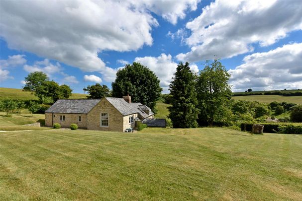 Beautiful cottage near the hamlet of The Camp. - Photo 1