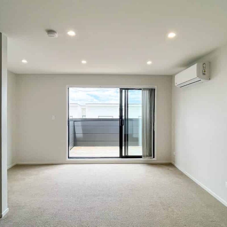 3 Bedroom Townhouse in Mangere Bridge! - Photo 1