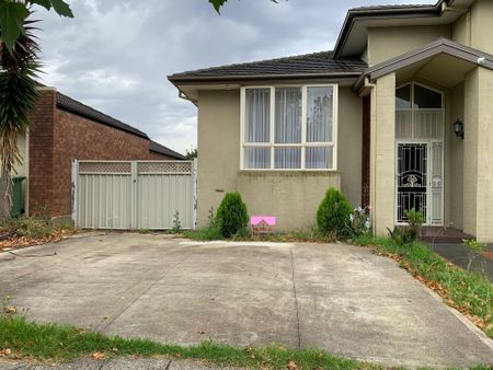 Charming Craigieburn Home ! - Photo 2