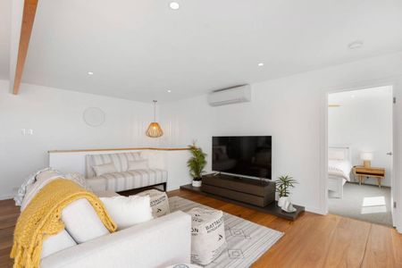 A Riverside Stunner! - Photo 4