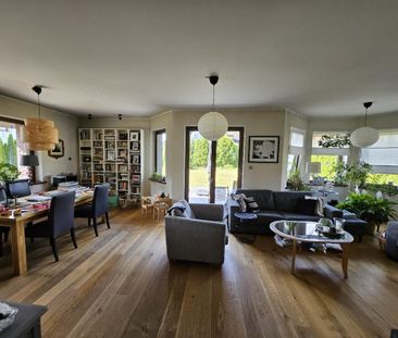 Dom wolnostojący w doskonałej lokalizacji - Zdjęcie 1