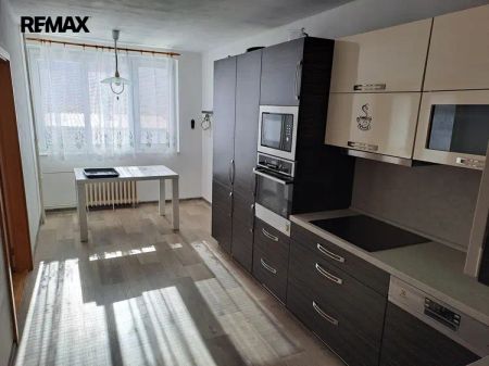 Pronájem velkého bytu 3+1 v centru Skutče. - Fotografie 2