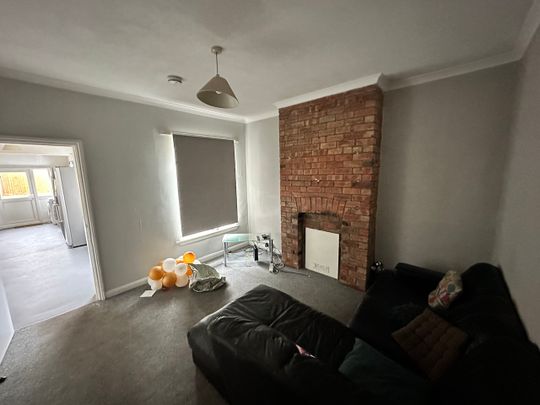 4 bedroom house - Photo 1