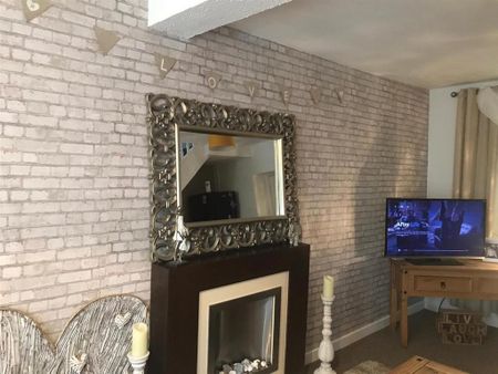 2 bedroom terraced house to rent - Photo 4