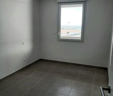 T3 AVEC TERRASSE + PARKING - Photo 2