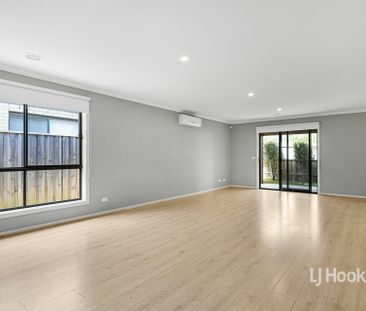 44 Paramount Boulevard, Wyndham Vale VIC, Belconnen - Photo 2