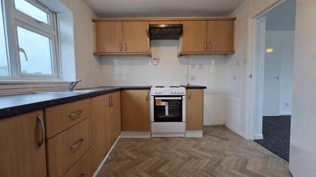 St Bernards Road, London, E6 - Photo 5