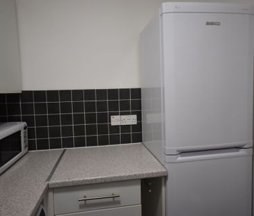 3 Bedroom Flat To Rent in Lansdowne - £1,350 pcm Tenancy Info - Photo 4