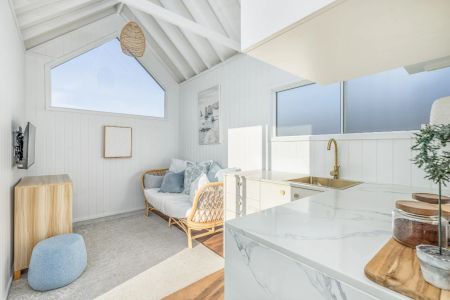 A Home of Distinction - Where Elegance Meets Everyday Life - Photo 3