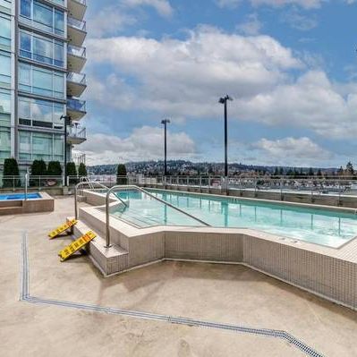 Fully furnished 2bd 2ba high rise condo in Coquitlam center long term - Photo 4