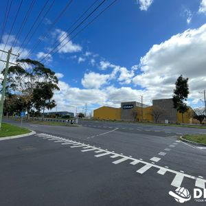Prime Location in Albion - Photo 2