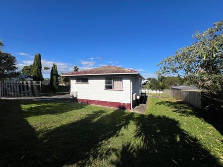 3 bedroom home with large section - Photo 3
