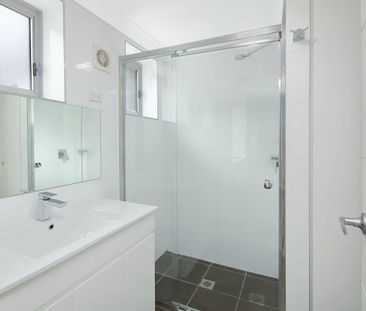 Fridge and Washing Machine Included! - Photo 3