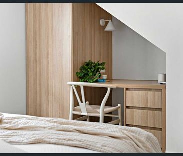 Sunlit Modern Beach-Side Living - Photo 2