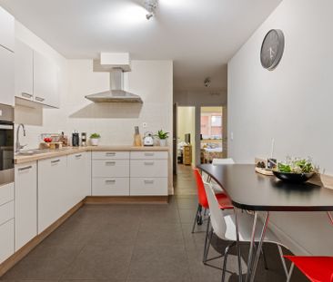 Instapklaar appartement met 2 slaapkamers, terras en staanplaats - Foto 3