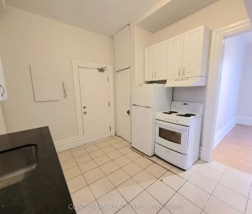 139 1/2 John Street S #4 - Photo 4