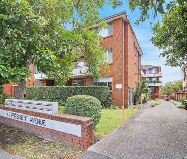 Freshly Updated 2-Bedroom Apartment - Photo 2