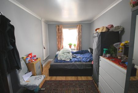 3 bedroom end of terrace house to rent - Photo 4