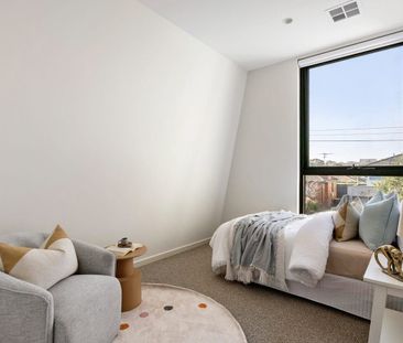 Modern Sophistication - Photo 3