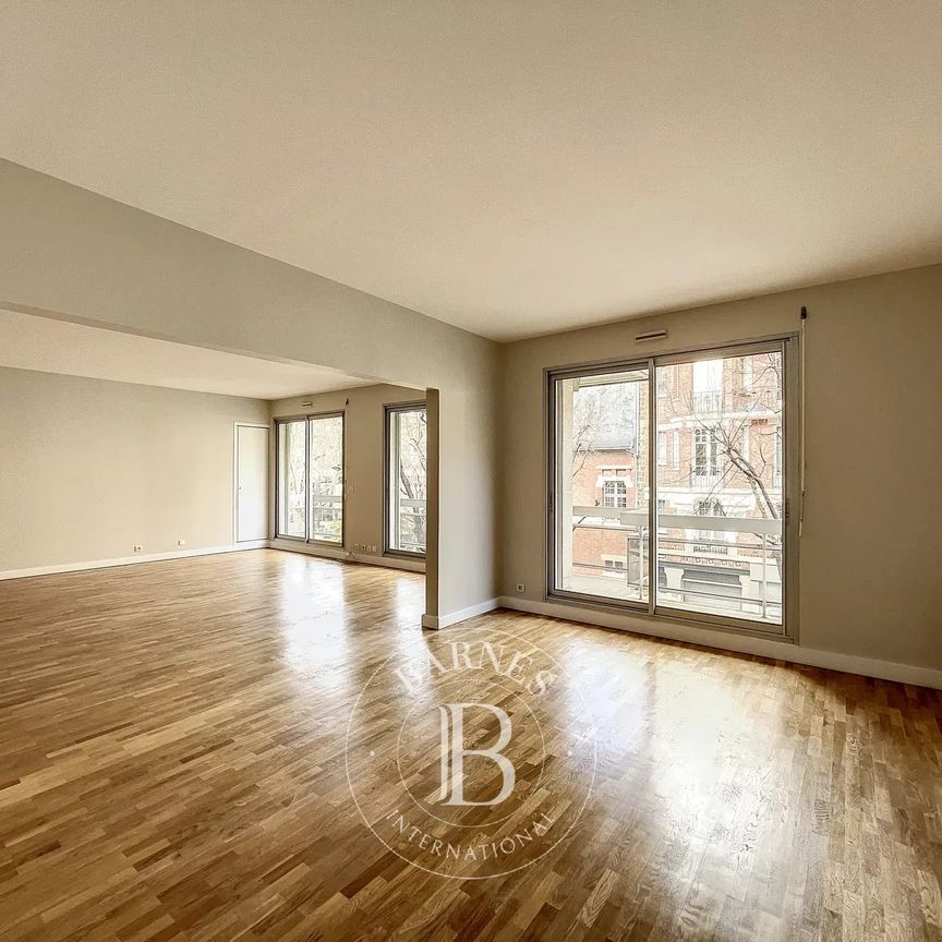 Tout savoir sur cet appartement dans le quartier Ile de la Jatte-Parc d'Orléans, à Neuilly-sur-Seine - Photo 1