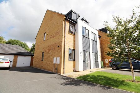 3 bedroom semi-detached house to rent - Photo 3