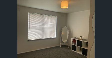 Inviting Three - Bedroom Unit in Prime Preston Location - Photo 3