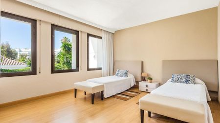 4 bedroom luxury Villa for rent in Puerto Banus, Spain - Photo 5