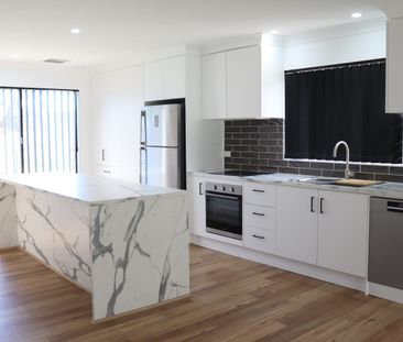 Beautifully renovated family home with huge shed - Photo 4