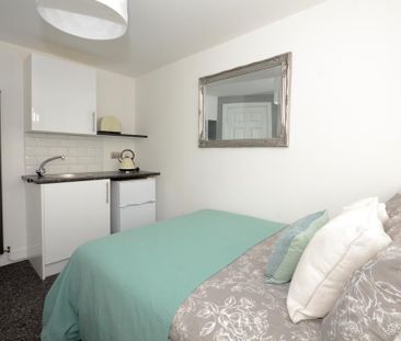 1 bedroom in a house share to rent - Photo 5