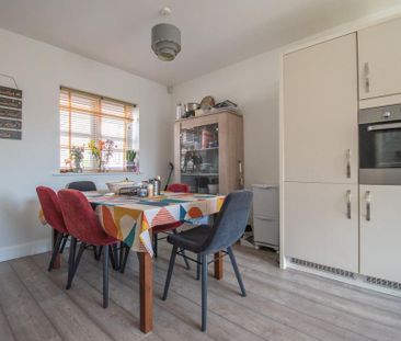 4 bedroom detached house to rent - Photo 4