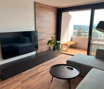 Stilvolle möblierte helle Wohnung mit Loft-Charakter und Aussicht - Photo 1