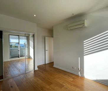 Top Floor, Highly Convenient Location - Photo 2