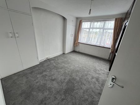 2 Bed Flat, London, N12 - Photo 4
