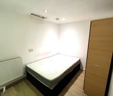 2 Bed Flat, High Road, IG1 - Photo 4