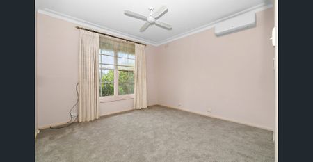 CHARMING FAMILY HOME WITH POOL! - Photo 4