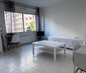 Location appartement Marseille 8ème (13008) - Photo 1