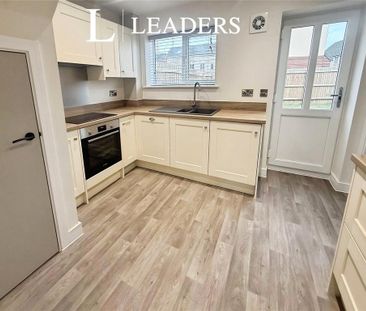 3 bedroom semi-detached house to rent - Photo 4