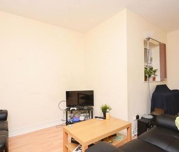 Modern 5-bedroom student property - Photo 2