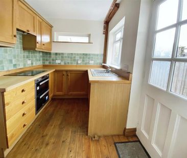 2 bedroom terraced house to rent - Photo 5